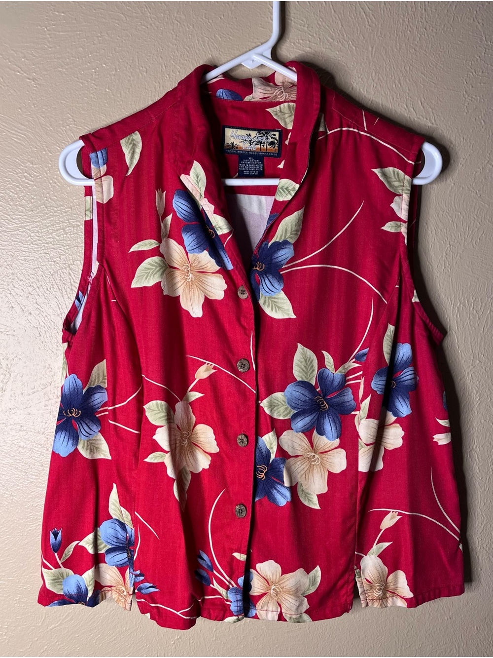 Havana Jack’s Cafe Women’s Hawaiian Floral Button-Front Shell Top - Red. Size XL